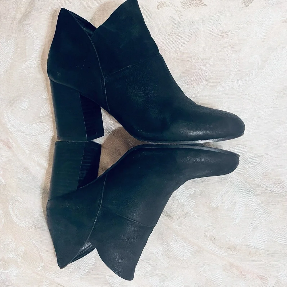 Eileen Fisher Black Nubuck Leather Heeled  Ankle Boots Sz 6